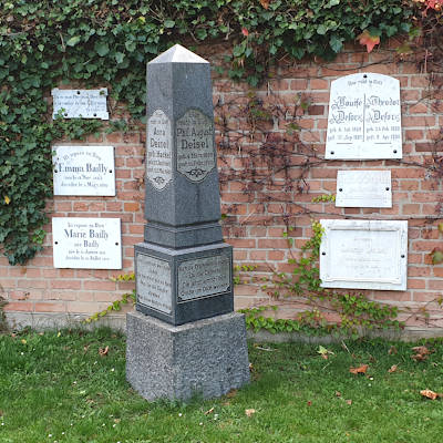 Friedhof Dornholzhausen - Grabplatten ehemaliger Waldensergräber